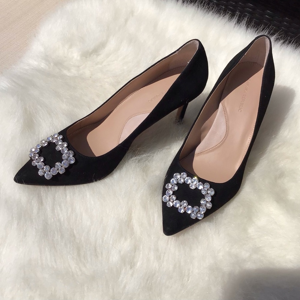 Banana Republic Madison black suede pointy heels with crystal buckle Sz 7.5